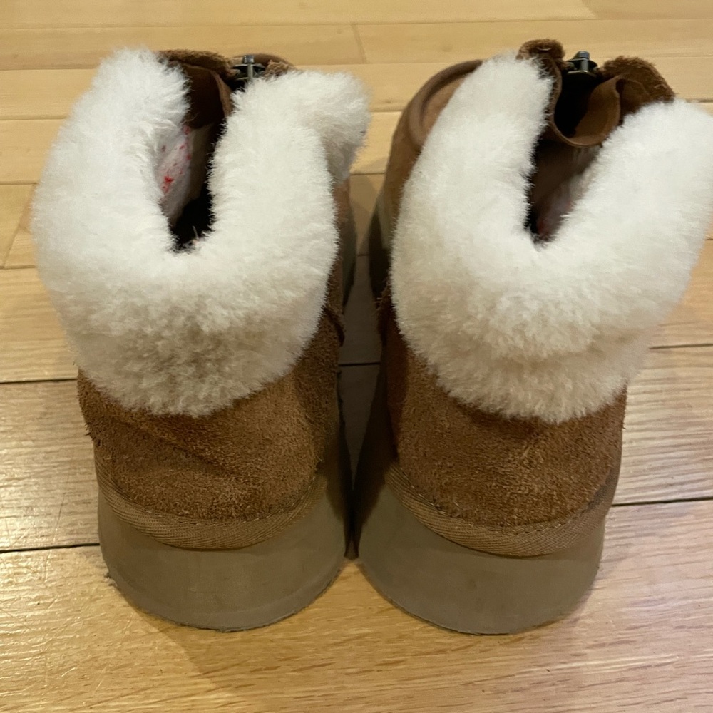 Ugg Funkarra with a zipper! Like new!